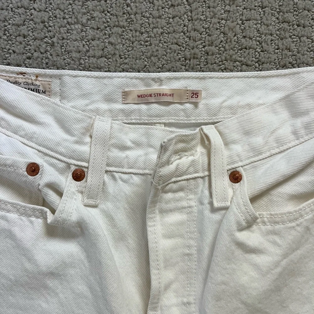 Classic White Women's Jeans - Picture 3 of 8